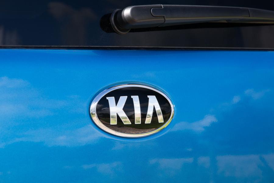 Логотип Kia Soul EV 2014 года  (UK) (фото 18 из 36)